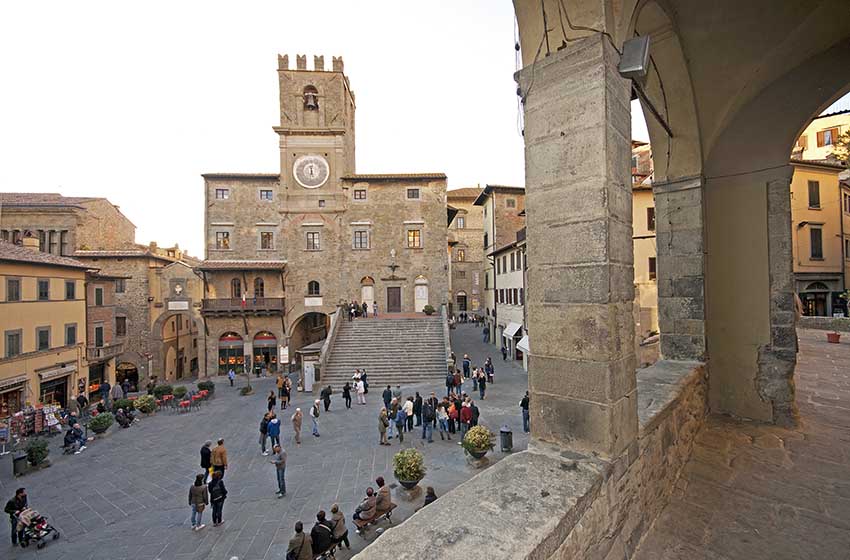 Veduta Piazza della Repubblica e del Palazzo Comunale_loggia Palazzo Passerini